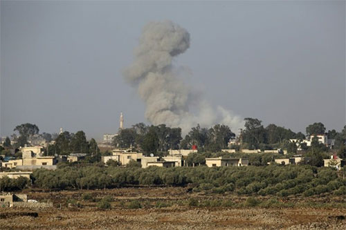 El enemigo israelí derriba un avión sirio mientras atacaba posiciones de Daesh